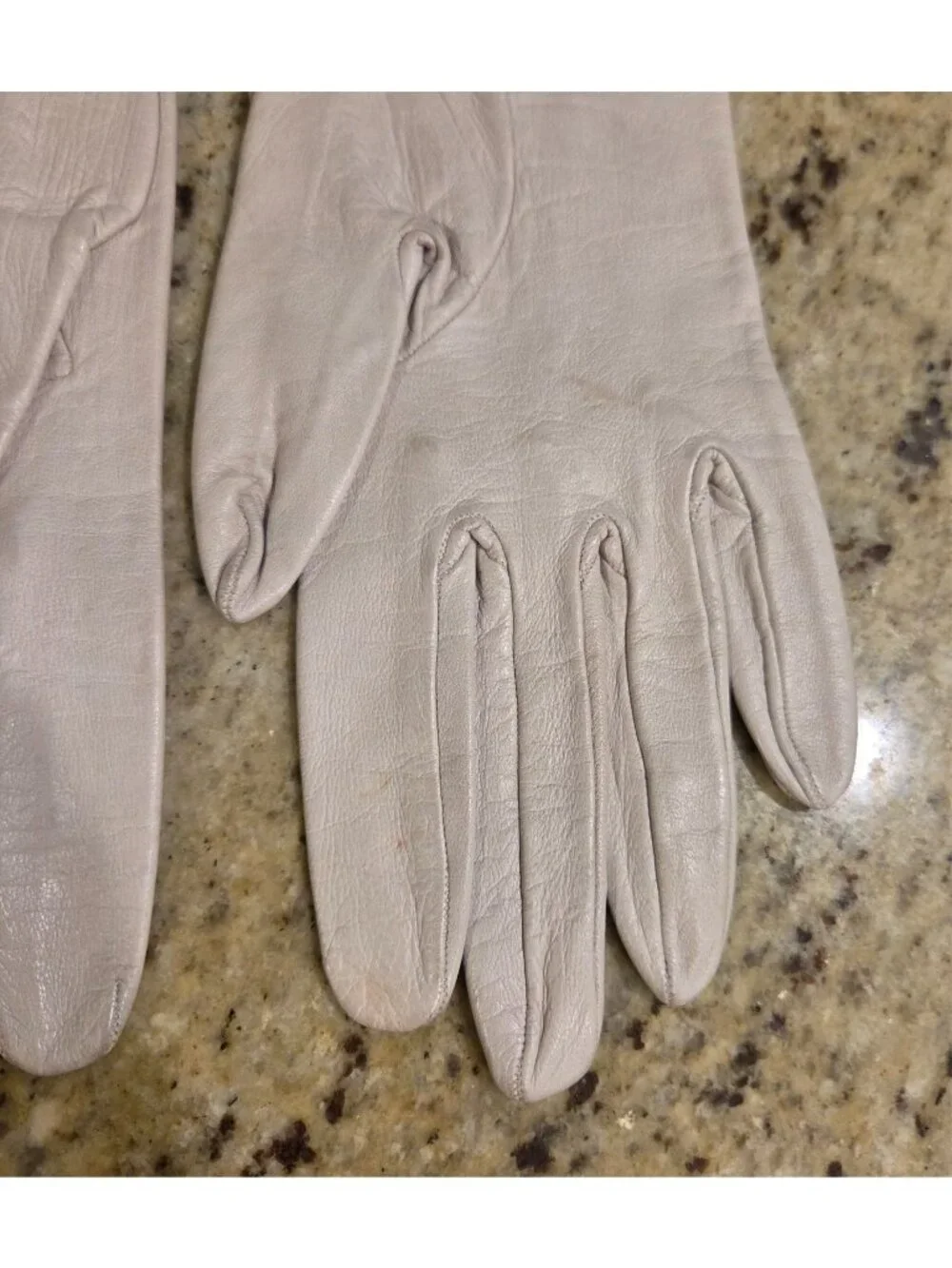 Vintage Womens Size S Beige Leather Gloves Gold Tone Chain Wrist